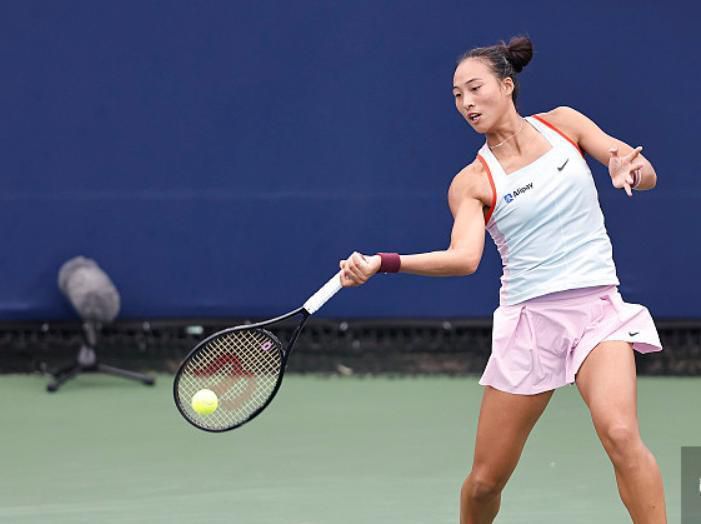 格伦·克洛斯、莎拉·保罗森、泰亚娜·泰勒、金·卡戴珊、妮... 法鲨归来!