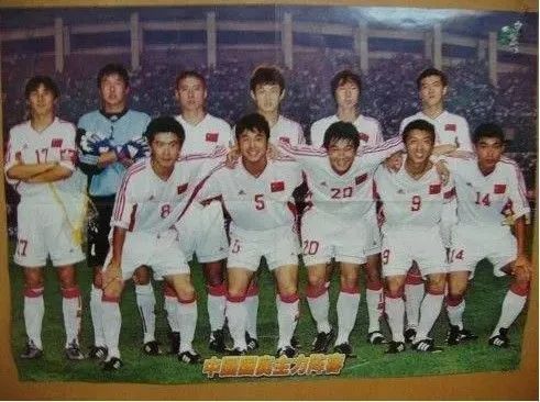 《苍茫的天涯是我的爱》路演 曾毅孙艺洲重回草原 2025-04-21 近日,由刘震云担任艺术总监,陈孝良执导,曾毅、周奇、孙艺洲领衔主演,柳岩、王玉雯、王迅、张智超特别主演的五一档公路喜剧电影《苍茫的天涯是我的爱》全国路演首站在呼伦贝尔开启。